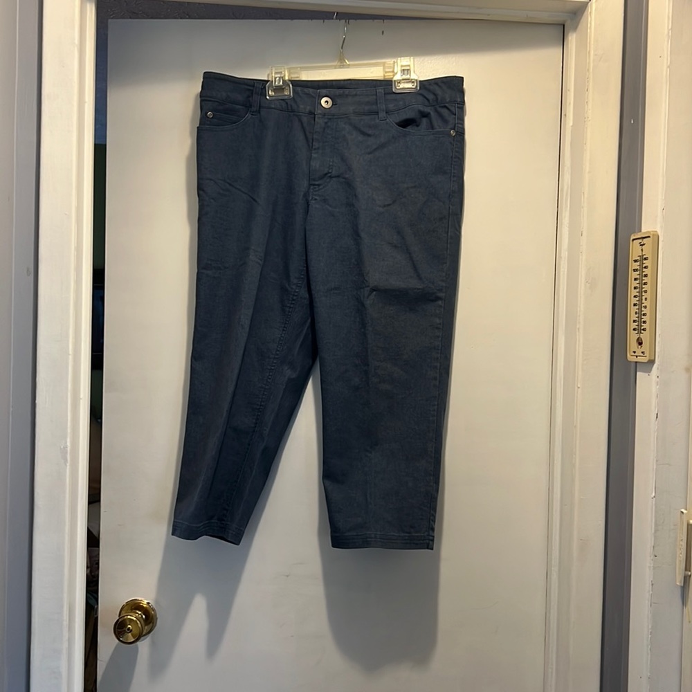 Jean like capris